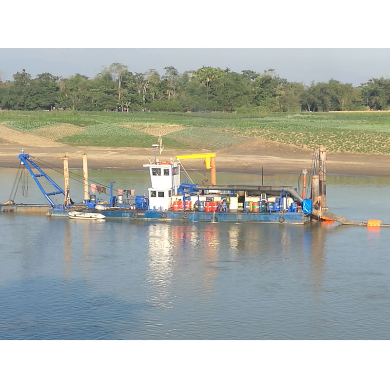 斗轮式挖泥船